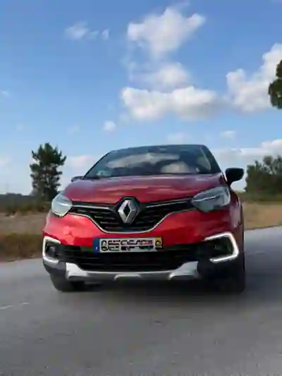 Renault Captur 2018 - 11900 EUR, 105000 km - AUTO.MOTO.pt - 105000km - foto 3 de 6