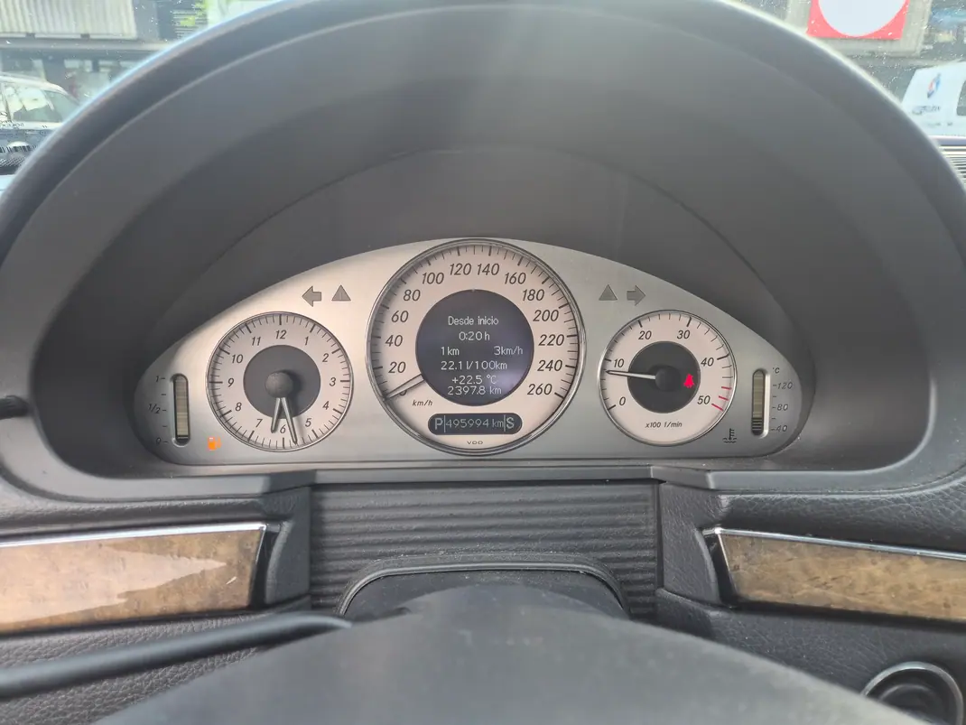 Mercedes-Benz E 220 2003 - 4900 EUR, 490000 km - AUTO.MOTO.pt - 490000km - foto 16 de 16