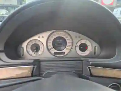 Mercedes-Benz E 220 2003 - 4900 EUR, 490000 km - AUTO.MOTO.pt - 490000km - foto 16 de 16