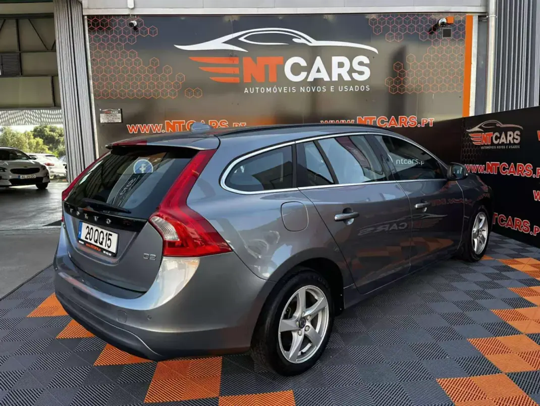 Volvo V60 2015 - 8900 EUR, 318884 km - AUTO.MOTO.pt - 318884km - foto 2 de 16