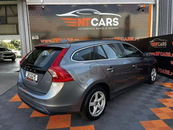 Volvo V60 2015 - 7900 EUR, 318884 km - AUTO.MOTO.pt - 318884km - foto 2 de 16