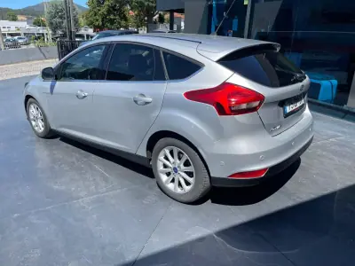 Ford Focus 2015 - 8900 EUR, 137000 km - AUTO.MOTO.pt - 137000km - foto 5 de 13