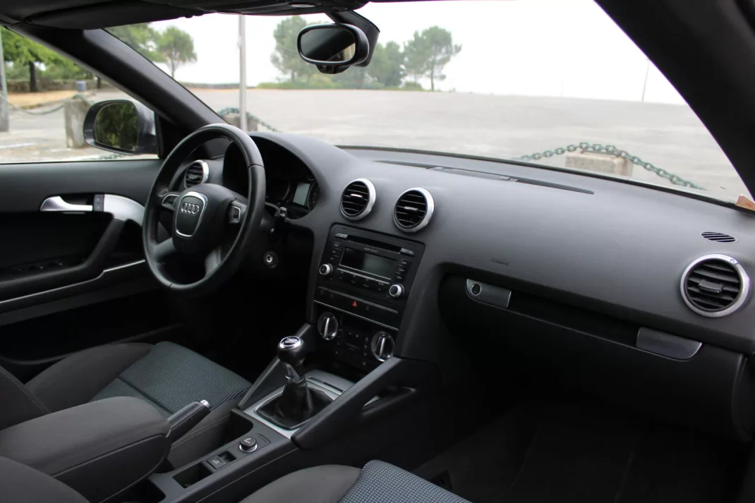 Audi A3 Cabrio 2009 - 11990 EUR, 180000 km - AUTO.MOTO.pt - 180000km - foto 30 de 42