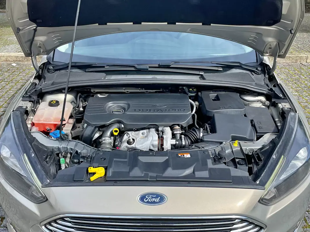 Ford Focus SW 2017 - 7750 EUR, 243000 km - AUTO.MOTO.pt - 243000km - foto 12 de 39