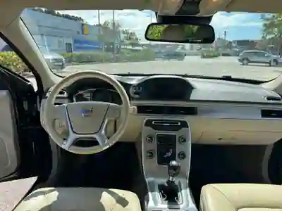 Volvo V60 2013 - 6890 EUR, 240000 km - AUTO.MOTO.pt - 240000km - foto 13 de 19