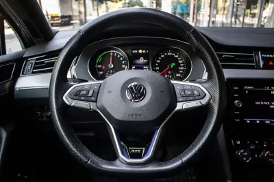 Volkswagen Passat Variant 2020 - 23990 EUR, 19072 km - 19072km - foto 14 de 43