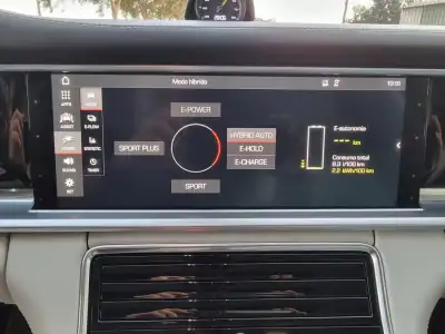 Porsche Panamera Sport Turismo 2018 - 84990 EUR, 147000 km - AUTO.MOTO.pt - 147000km - foto 15 de 50