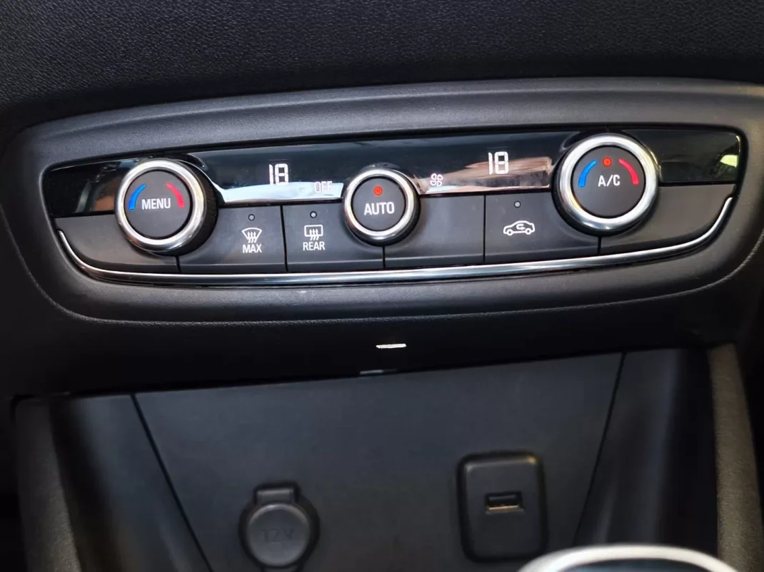 Opel Crossland X 2018 - 13990 EUR, 70165 km - AUTO.MOTO.pt - 70165km - foto 13 de 21