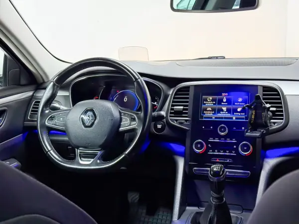 Renault Talisman Sport Tourer 2016 - 9990 EUR, 228000 km - AUTO.MOTO.pt - 228000km - foto 10 de 23