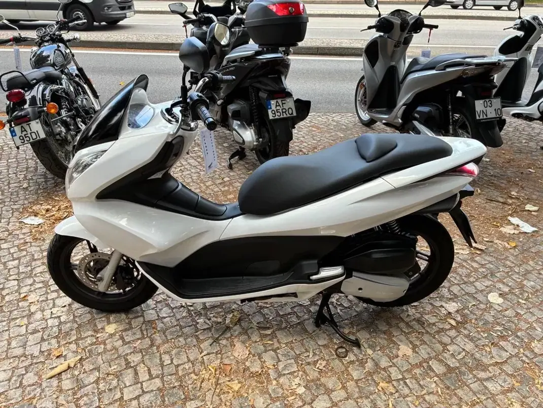 Honda PCX 125 2012 - 1900 EUR, 64269 km - AUTO.MOTO.pt - 64269km - foto 1 de 12