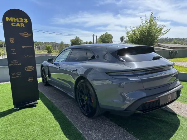 Porsche Taycan Sport Turismo 2025 - 130000 EUR, 19000 km - AUTO.MOTO.pt - 19000km - foto 11 de 78