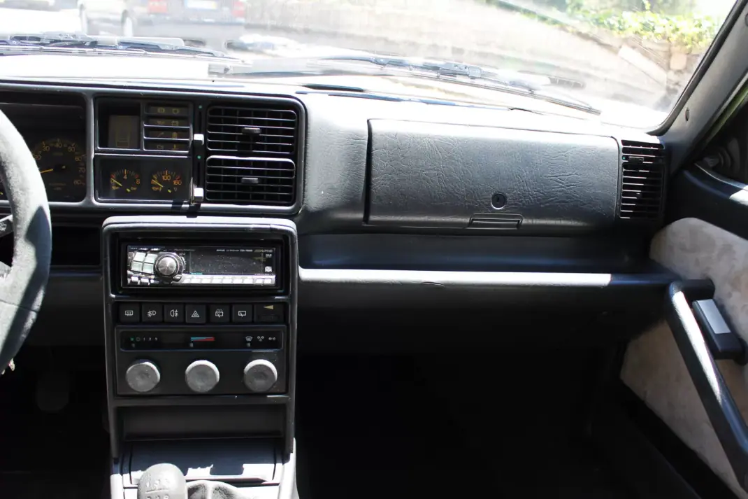 Lancia Delta 1988 - 15500 EUR, 194000 km - 194000km - foto 21 de 35