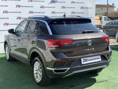 Volkswagen T-Roc 2018 - 16990 EUR, 102000 km - AUTO.MOTO.pt - 102000km - foto 9 de 12