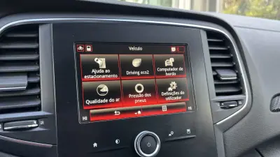 Renault Mégane Sport Tourer 2018 - 12999 EUR, 131021 km - AUTO.MOTO.pt - 131021km - foto 21 de 29