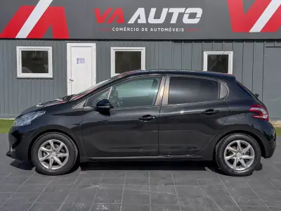Peugeot 208 2012 - 6900 EUR, 99000 km - AUTO.MOTO.pt - 99000km - foto 5 de 12