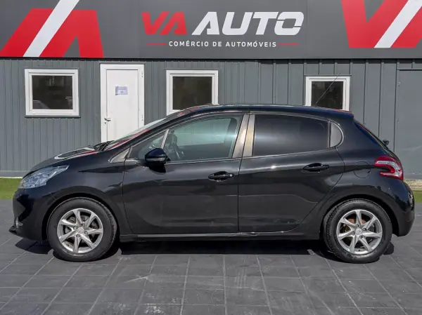 Peugeot 208 2012 - 6900 EUR, 99000 km - AUTO.MOTO.pt - 99000km - foto 5 de 12