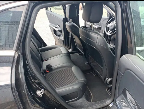 Mercedes-Benz EQA 2021 - 23000 EUR, 185000 km - AUTO.MOTO.pt - 185000km - foto 5 de 9