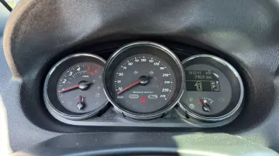 Renault Mégane Cabrio 2012 - 11800 EUR, 182000 km - AUTO.MOTO.pt - 182000km - foto 29 de 38