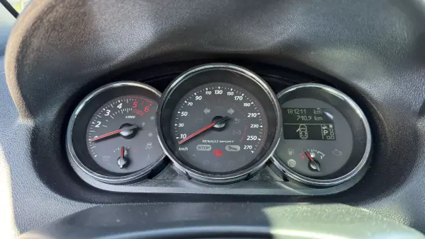 Renault Mégane Cabrio 2012 - 11800 EUR, 182000 km - AUTO.MOTO.pt - 182000km - foto 29 de 38