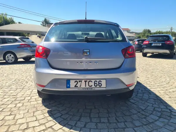 SEAT Ibiza 2017 - 10990 EUR, 93000 km - AUTO.MOTO.pt - 93000km - foto 7 de 17