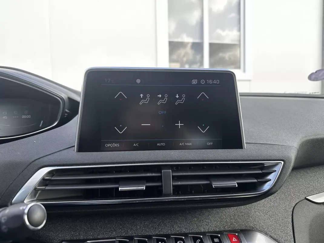 Peugeot 3008 2019 - 15990 EUR, 97900 km - AUTO.MOTO.pt - 97900km - foto 17 de 31