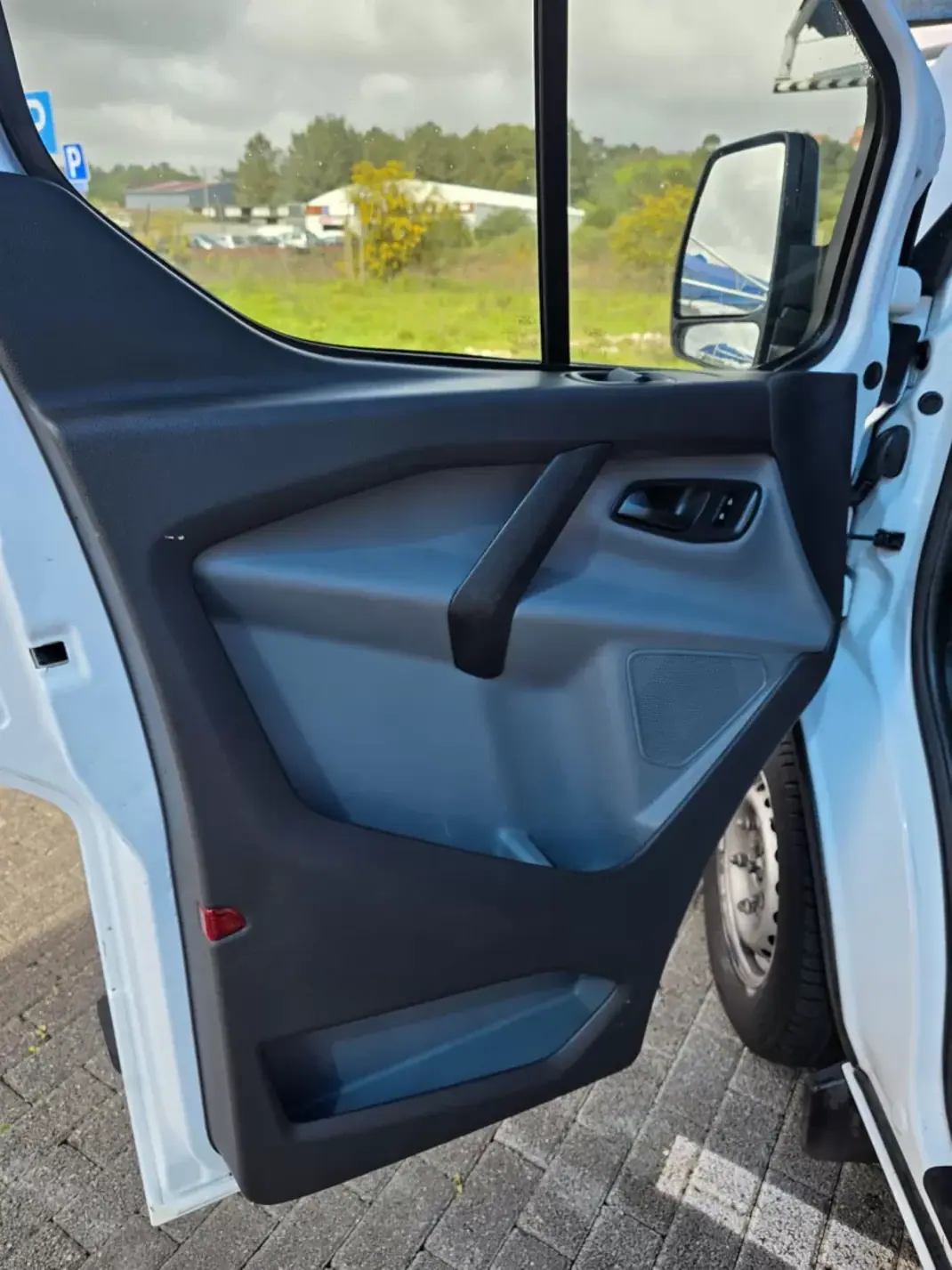 Ford Transit Custom 2015 - 13990 EUR, 148160 km - AUTO.MOTO.pt - 148160km - foto 16 de 19