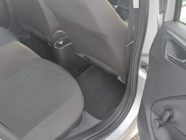 Opel Corsa 2017 - 12900 EUR, 88000 km - AUTO.MOTO.pt - 88000km - foto 24 de 38