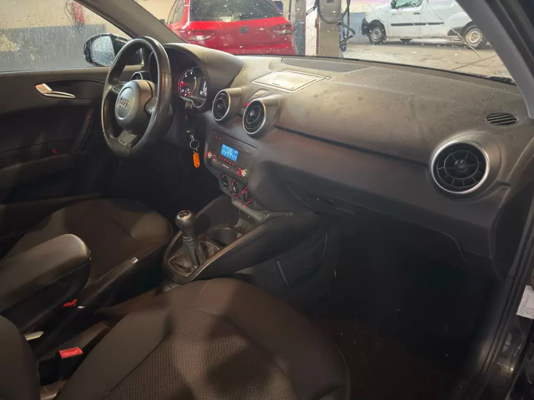 Audi A1 2011 - 10895 EUR, 86000 km - AUTO.MOTO.pt - 86000km - foto 15 de 16