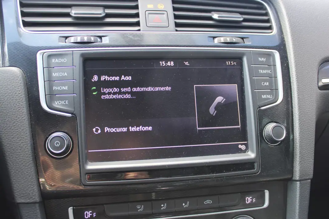 Volkswagen Golf 2015 - 12900 EUR, 233561 km - AUTO.MOTO.pt - 233561km - foto 16 de 27