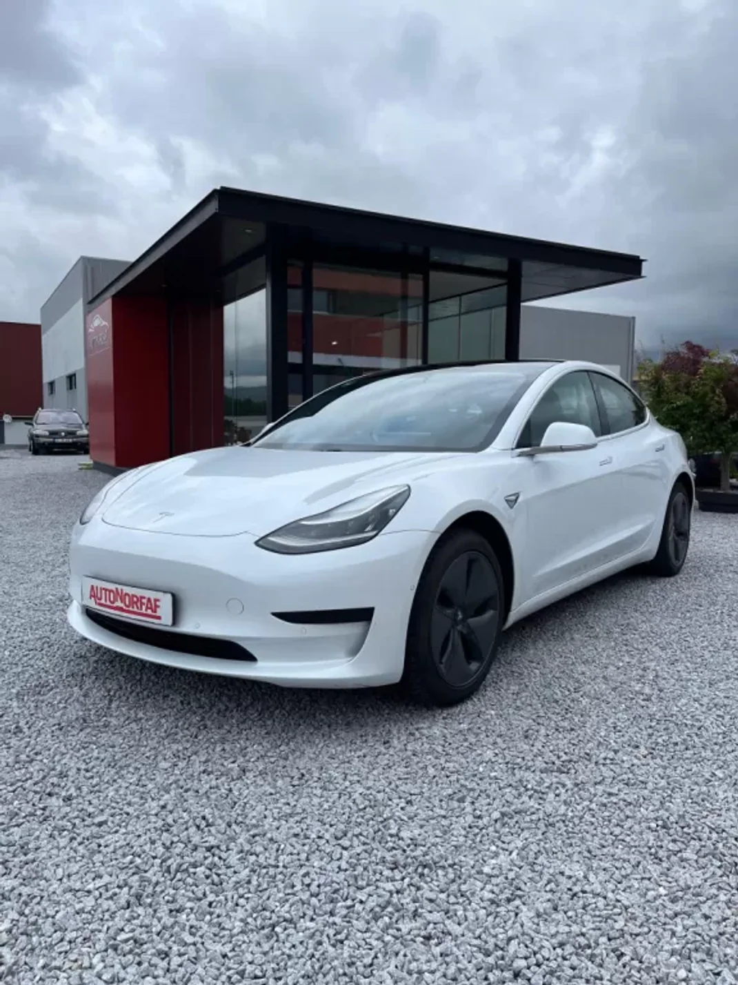 Tesla Model 3 2020 - 23990 EUR, 81000 km - AUTO.MOTO.pt - 81000km - foto 1 de 17