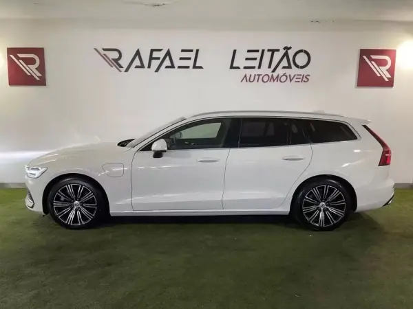 Volvo V60 2022 - 31900 EUR, 71000 km - AUTO.MOTO.pt - 71000km - foto 4 de 29