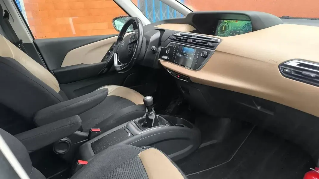 Citroën C4 Grand Picasso 2015 - 10900 EUR, 175000 km - AUTO.MOTO.pt - 175000km - foto 12 de 17