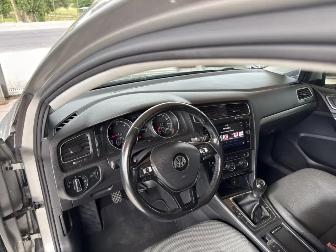 Volkswagen Golf 2017 - 15950 EUR, 151736 km - 151736km - foto 19 de 34