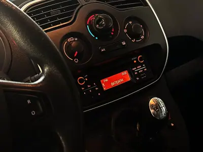 Renault Kangoo , 1.5 Dci ,Iva Dedutivel 2021 - 10990 EUR, 174000 km - AUTO.MOTO.pt - 174000km - foto 15 de 19