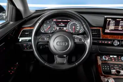 Audi A8 2010 - 22000 EUR, 236778 km - AUTO.MOTO.pt - 236778km - foto 7 de 17