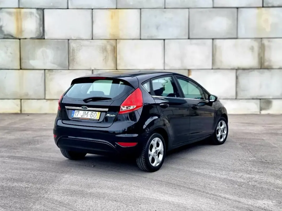 Ford Fiesta 2010 - 5900 EUR, 128980 km - AUTO.MOTO.pt - 128980km - foto 3 de 6