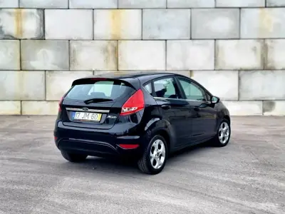 Ford Fiesta 2010 - 5900 EUR, 128980 km - AUTO.MOTO.pt - 128980km - foto 3 de 6