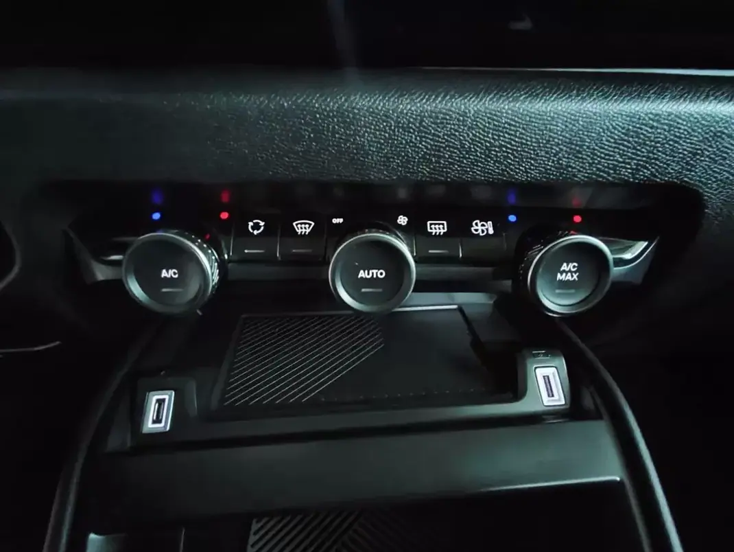 Citroën e-C4 2022 - 18500 EUR, 29900 km - AUTO.MOTO.pt - 29900km - foto 27 de 32