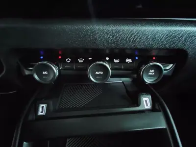 Citroën e-C4 2022 - 18500 EUR, 29900 km - AUTO.MOTO.pt - 29900km - foto 27 de 32