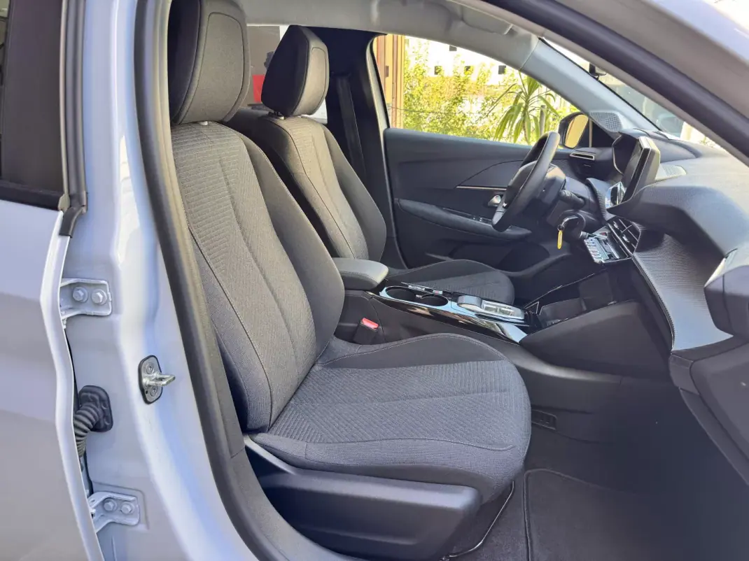 Peugeot e-208 2026 - 28490 EUR, 7690 km - 7690km - foto 23 de 23