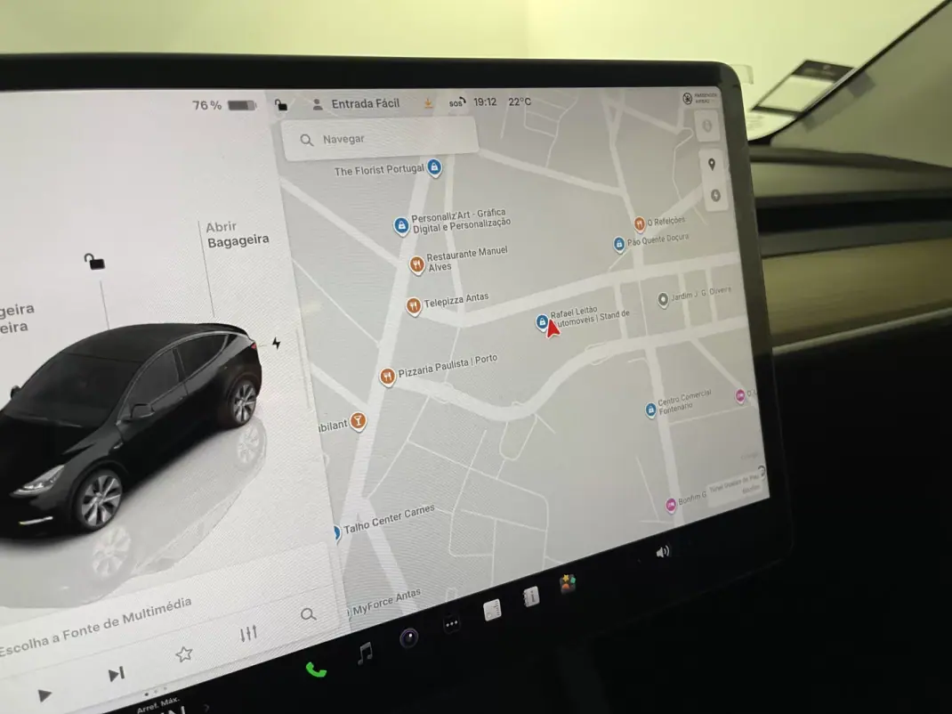 Tesla Model Y 2024 - 38500 EUR, 68000 km - AUTO.MOTO.pt - 68000km - foto 22 de 43