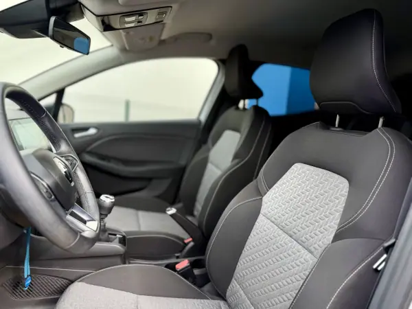 Renault Clio 2023 - 15450 EUR, 61000 km - AUTO.MOTO.pt - 61000km - foto 13 de 31
