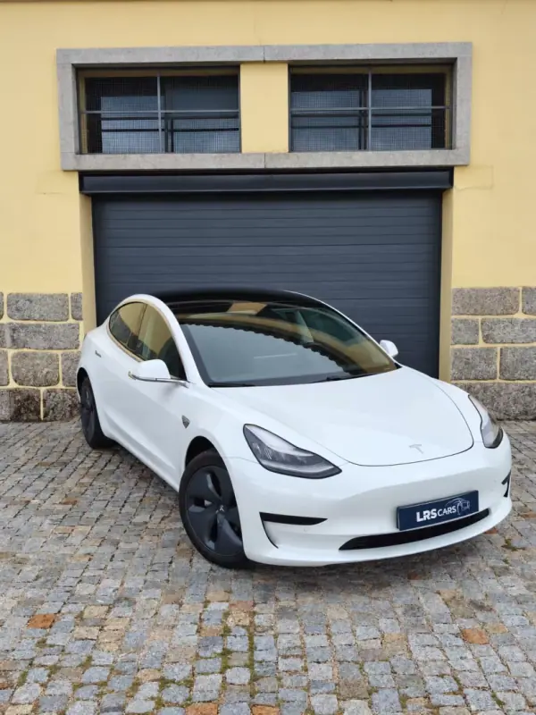 Tesla Model 3 2020 — foto 2 de 17