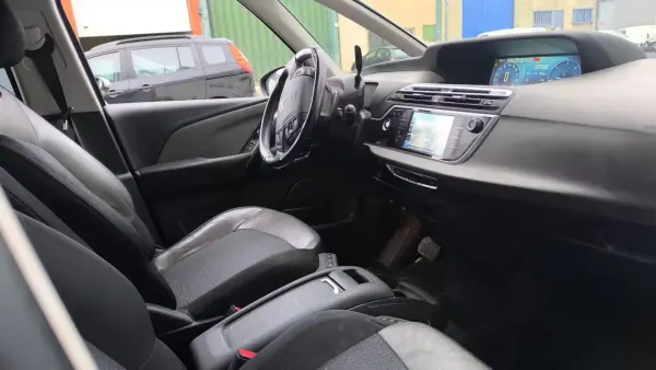 Citroën C4 Picasso 2014 - 11200 EUR, 162000 km - AUTO.MOTO.pt - 162000km - foto 9 de 16