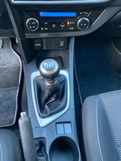 Toyota Auris 2013 - 13250 EUR, 145685 km - AUTO.MOTO.pt - 145685km - foto 9 de 15