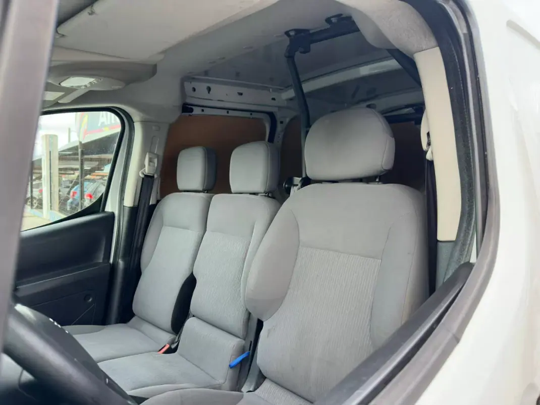 Peugeot Partner 2016 - 10900 EUR, 177432 km - AUTO.MOTO.pt - 177432km - foto 14 de 20