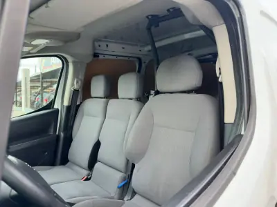 Peugeot Partner 2016 - 10900 EUR, 177432 km - AUTO.MOTO.pt - 177432km - foto 14 de 20