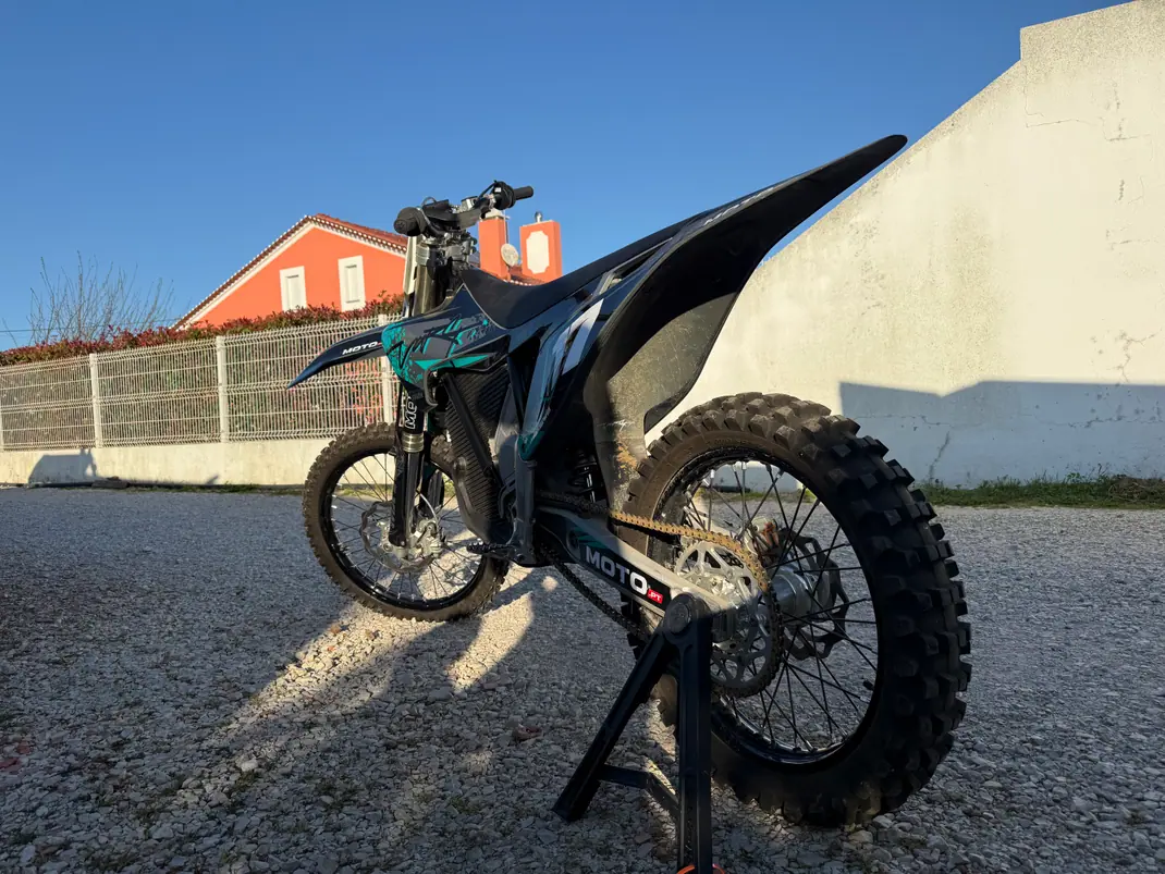 Stark Varg MX 2024 - 10000 EUR, 1 km - AUTO.MOTO.pt - 1km - foto 6 de 13