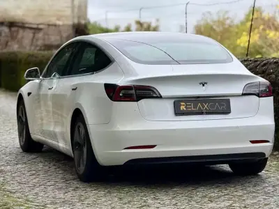 Tesla Model 3 2020 - 22000 EUR, 101000 km - AUTO.MOTO.pt - 101000km - foto 4 de 17