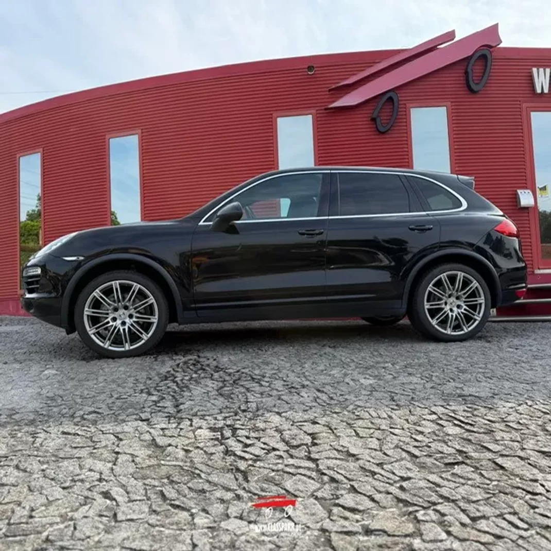 Porsche Cayenne 2012 - 29500 EUR, 211000 km - AUTO.MOTO.pt - 211000km - foto 21 de 22